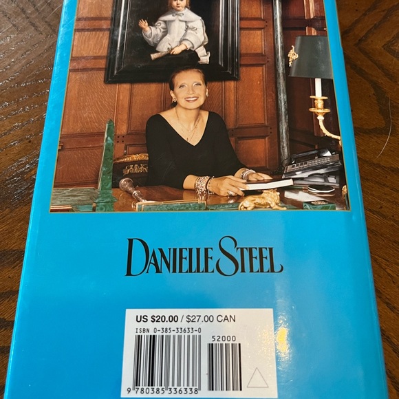 Danielle Steel hardcover books | set of 4 - Picture 13 of 15